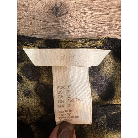 H&M Green and Black Leopard Sheet Blouse with Rufflesm - Picture 6 of 8